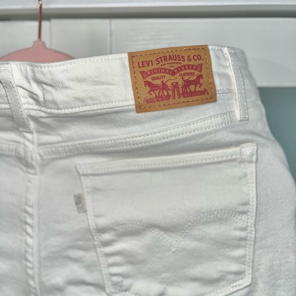 Levi's Women's White Skinny Jeans 711 distressed w31 L32 like new stretchy - Picture 8 of 9